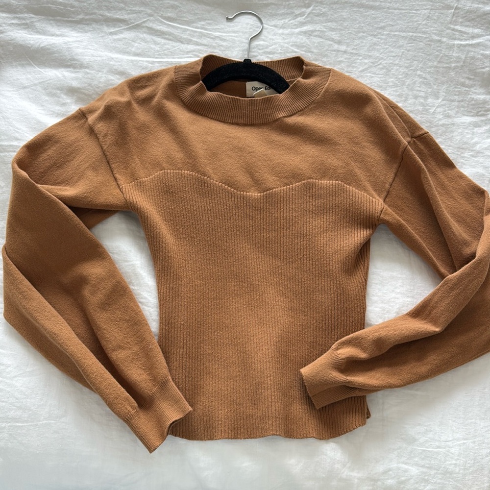 Sweater with puff sleeves